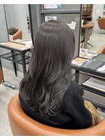 ケーツー エム 京都ラクエ(k-two emu) アッシュグレージュカラー*ロングヘア*レイヤーカット*髪質改善