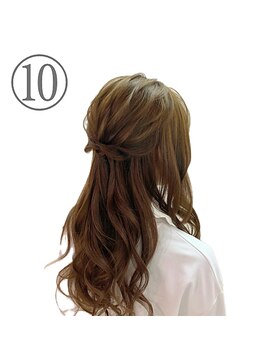 ホワイト(White) ツイストハーフアップスタイル