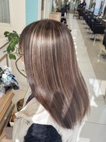 アースオーセンティック 大分下郡店(EARTH Authentic) 大人女性の白髪ぼかしハイライト