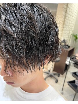 テダ(Te'Da) 前下がり×センターパート×ツイストスパイラル