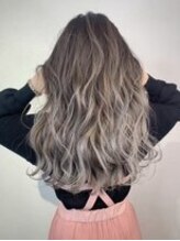 大人気の外国人風の髪を手に入れるならグラデーションカラー[川崎]