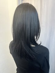 暗髪ストレートXウルフヘアー