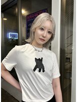 レコ 渋谷(LECO) ホワイトシルバーの外はねボブ