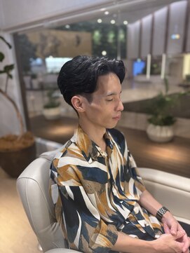 ウノプリールヴァモス(unopulir Vamos) 七三分けセンターパート刈り上げ