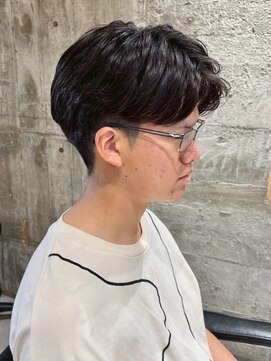 ニアウ 太田店(Niau) 乾かすだけで動きの出る！強めニュアンスパーマセンターパート。