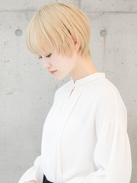 ホワイトベージュ×マッシュショート