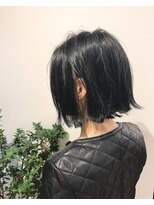 ナナバイロッカ(nana by rocca)&nbsp;切りっぱなし外はねボブをブルーブラックに染め上げて