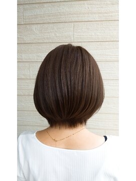 イコウヘアデザイン(icou hair design) イヤリングカラー☆上品ショートボブ
