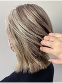 白髪は染めなくていい!白髪を活かしてたハイライトグレージュ