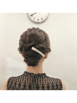 ファム(fam) ロブのキレイめシニヨン