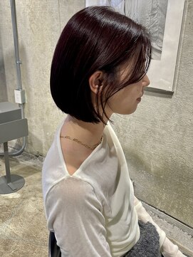 エイチ(811) レイヤーミニウルフチェリーブラウンショート美髪前下がりボブ