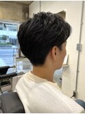 メンズセンターパートヘアスタイル