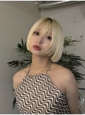 ホワイトブロンドハイトーン裾カラーレイヤーカット