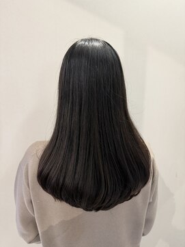 カットでまとまる艶感絹髪