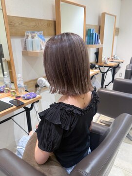 ミラバイケンジ 藤沢(Mira by KENJE) 白髪ぼかし細めハイライト30代40代50代ブルーグレージュ