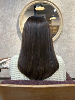 リグ(LIG)の写真/クセを抑えて、質感は自然な柔らかさに◎ダメージレス施術で叶える、思わず触れたくなる憧れのストレート髪