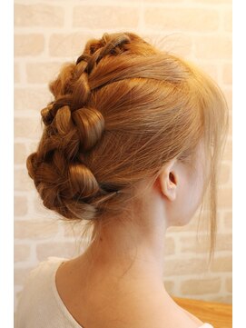 アージュ(Arju) 編み込みアレンジ★