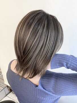 ニルバ(niLva) 存在感ありハイライトカラー 大人ミディアム 大人かわいい