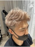 刈り上げアップバング＋ミルクティーカラー