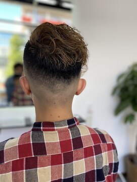 ノア(NOA) フェードカット　モヒカンスタイル