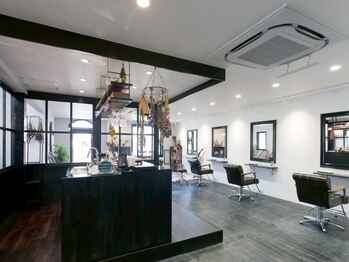 フランシス(Francis.)の写真/≪マンツーマンサロン≫丁寧で繊細な技術と計算しつくされたフォルムで大人綺麗なスタイルを実現。