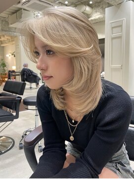 バタフライレイヤーカットホワイトベージュ