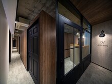 オールデイハローズ 京都駅前店(ALL DAY HELLO`S)の雰囲気（個別のカウンセリングに集中できるプライベートなエリアを完備。）