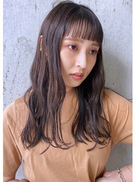 バロンフェム(baLon.fem) 髪の毛の柔らかさが深みと透明感がかもちだすラフウェーブ女子