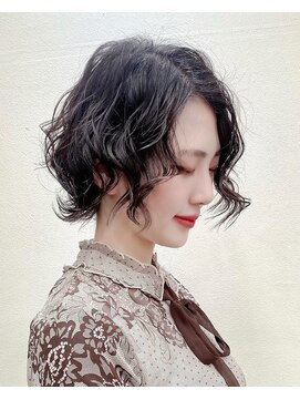 アッシュ 横浜西口店(Ash) ショートボブにウェーブ仕上げ