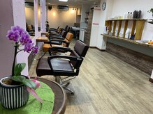 ヨシユキコンディショニングの雰囲気（縮毛矯正サロン店内の様子。ビルの入り口は怪しいと言われますが）