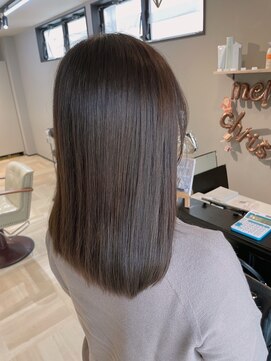 エミール(Emiile) 透け感のあるアッシュブラウン&髪質再生