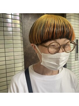 ルント(Rund) 刈り上げマッシュとアンブレラカラー