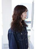 ロングヘアのフルウェーブパーマ