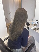 ティム(tim)&nbsp;ハイトーンベースからのグレージュカラー