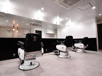 バーバー ミキ 塚本(BARBER MIKI)の写真/【塚本】駅近くの隠れ家サロン。気負わず通える、わかってくれる。大人が安心して通える"大人の癒しサロン"