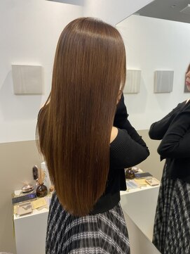 〈美髪縮毛矯正×髪質改善〉ストレートヘアでもレイヤーで動きを