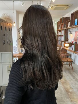 ヘアーアイストゥーレ(HAIR ICI TRE) ブリーチなしダブルカラー透明感オリーブブラウン担当渡辺聖