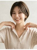 大人ショート×白髪ぼかしハイライト