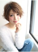 飾り過ぎない無造作巻き髪エフォートレスショート