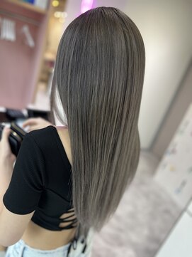 ラビス 浦和(Lovis) 美髪/ネビージュ/大人かわいい/透明感ショート[浦和]