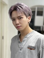 アーリー(Ali'i)&nbsp;センターパート短髪ハイトーンアップバングツーブロック刈り上げ