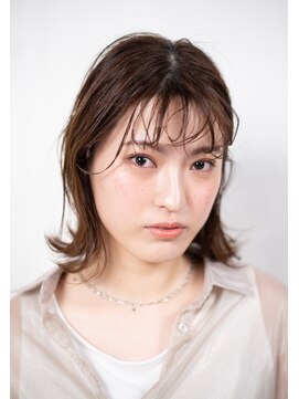 ビハインドザカーテン(BEHIND THE CURTAIN) 外ハネウェットボブ