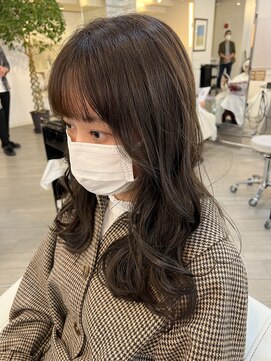 グラマシー アレックス(Gramercy alex) アッシュオリーブ×ゆる巻きロング/カーキベージュ20代30代