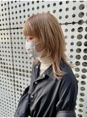 ハイトーンのミディアムウルフ