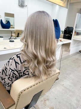 ニュート(Neut ) シルバーベージュ/ハイトーンミルクティーカラー/ホワイトカラー