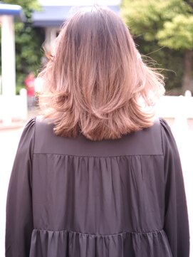 ビュートリアム 福岡(BEAUTRIUM) 乾かすだけで決まる顔まわりにレイヤーを入れた大人ロブヘアー