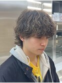 波巻きパーマ×ハイライトでストリート感溢れる男らしいヘアに◎
