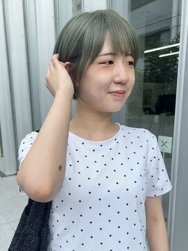 カケル(×.) 耳かけショート/オリーブカラー/ハイトーンショート
