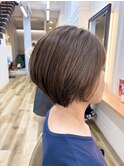 美シルエット大人ショートヘア