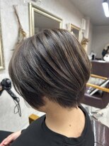 リアン(Lien) 前下がりショートレイヤー×ハイライト/30代40代50代